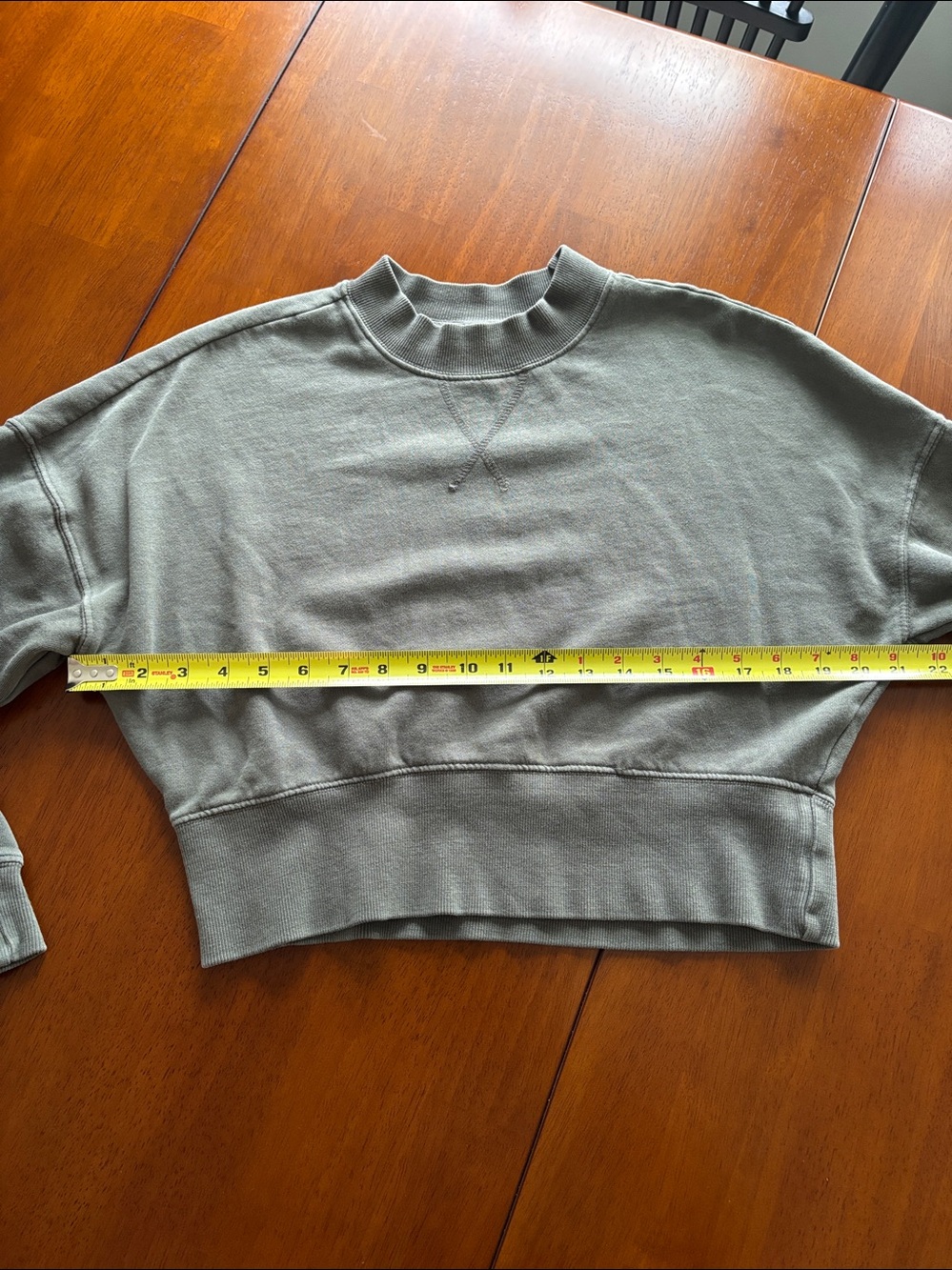 Mono b Olive Green Cropped Sweatshirt Women’s Small Oversized Pullover - Picture 6 of 9